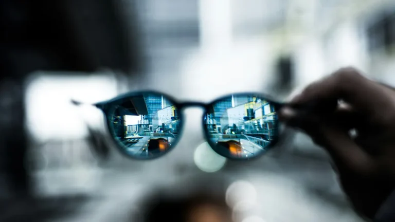 Correzione dei vizi refrattivi con l'ausilio di occhiali da vista